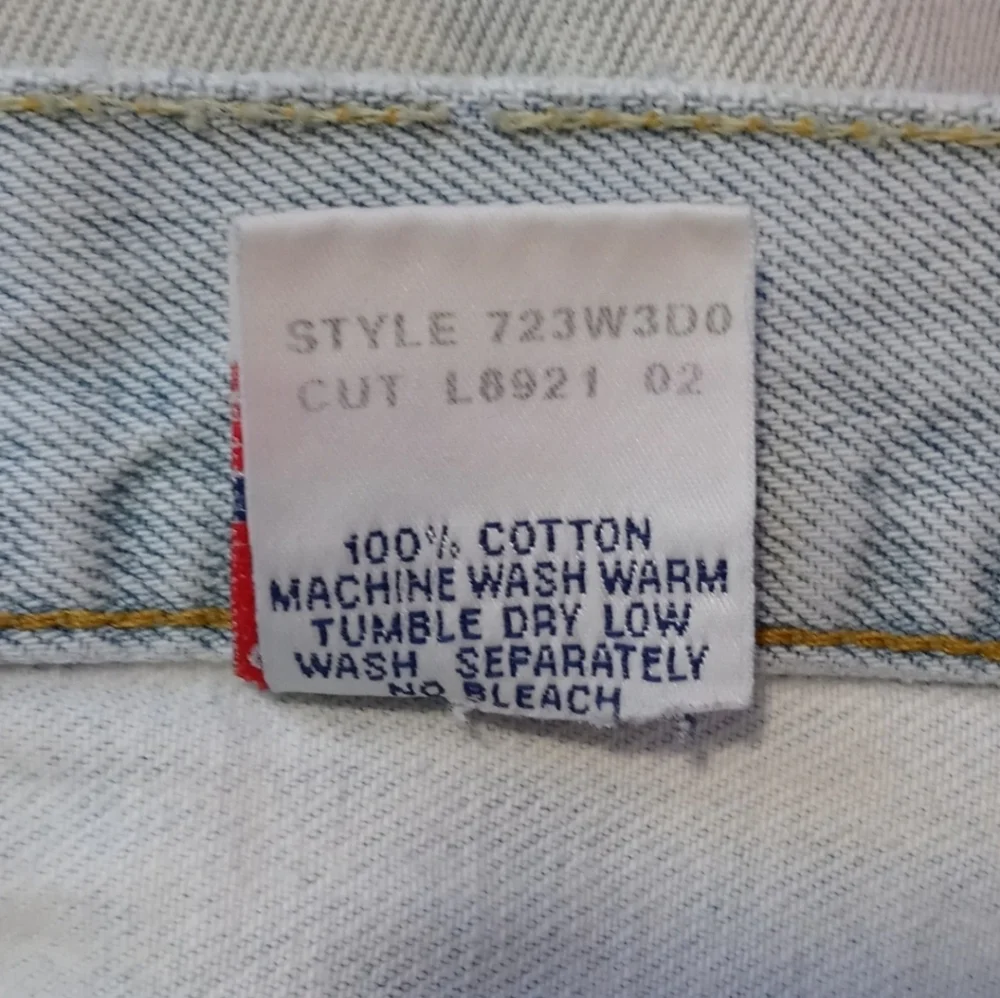🍀VERY VTG Lucky Brand Jeans🍀 - White Distressed Button Fly Jean - Picture 12 of 16